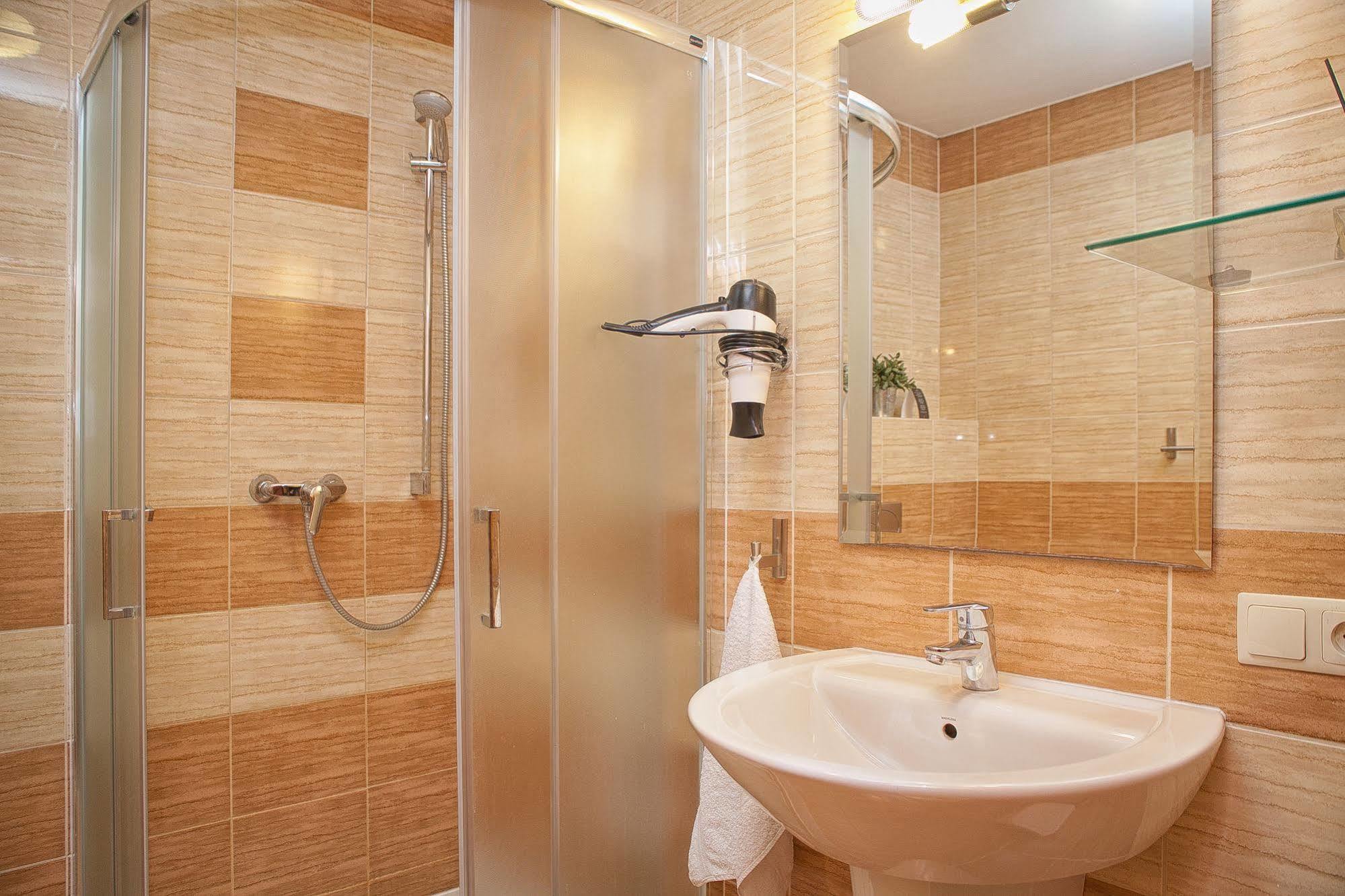 H31 Aparthotel Познан Екстериор снимка