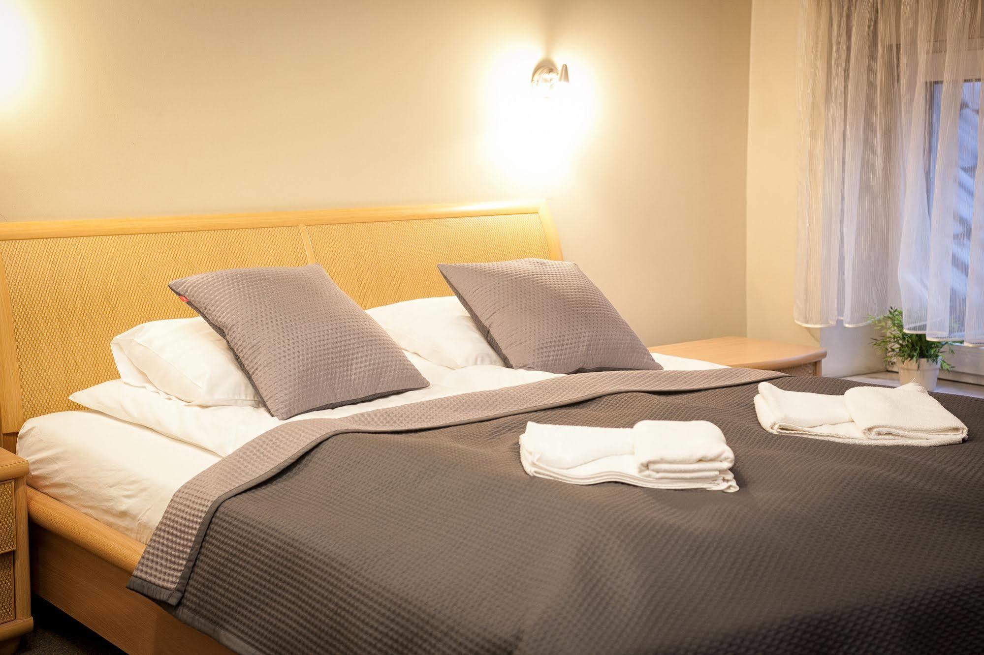 H31 Aparthotel Познан Екстериор снимка