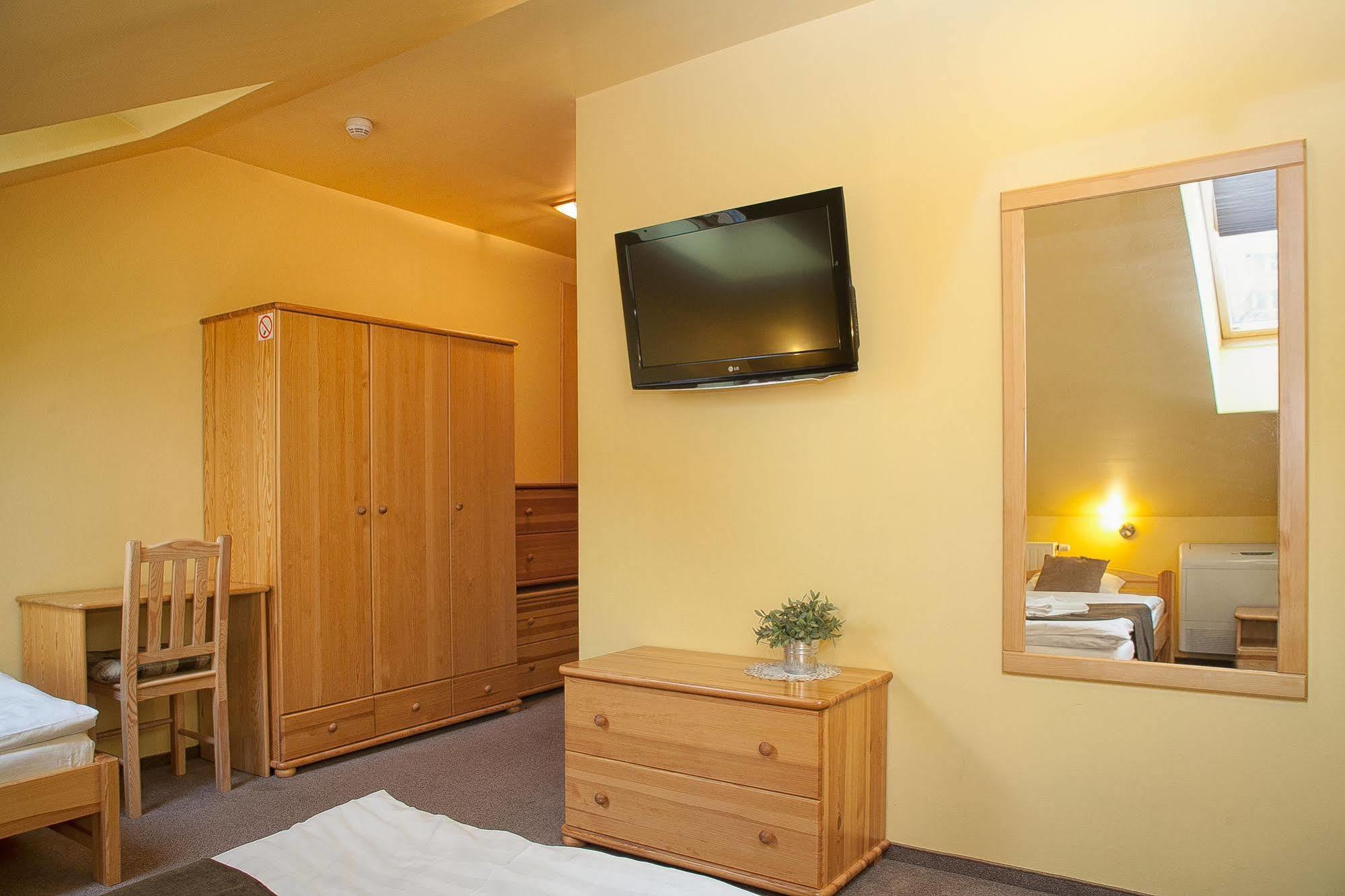 H31 Aparthotel Познан Екстериор снимка