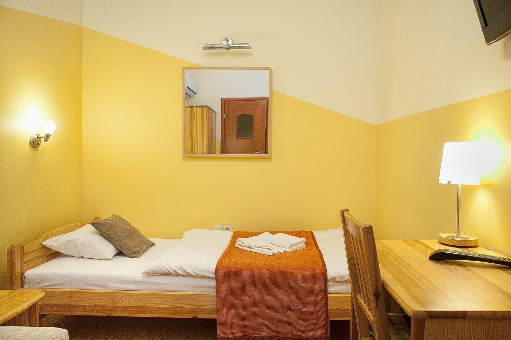H31 Aparthotel Познан Екстериор снимка